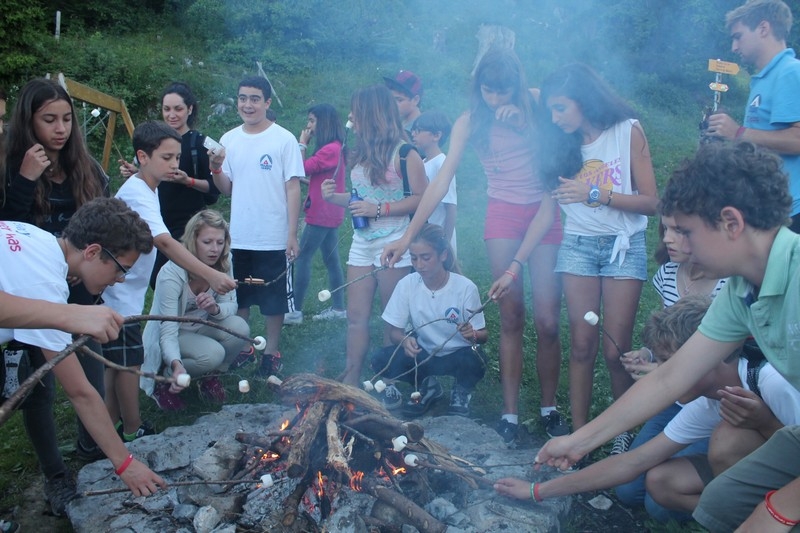 Village Camps International Summer Camp Leysin, Switzerland 2026-08-15 https://www.villagecamps.com/journals_admin/images/681-10-campfire (26).jpg